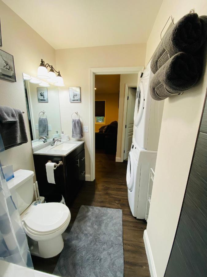 Beautiful 2 Bedroom 1 Bath Apartment With Private Garage Anchorage Extérieur photo