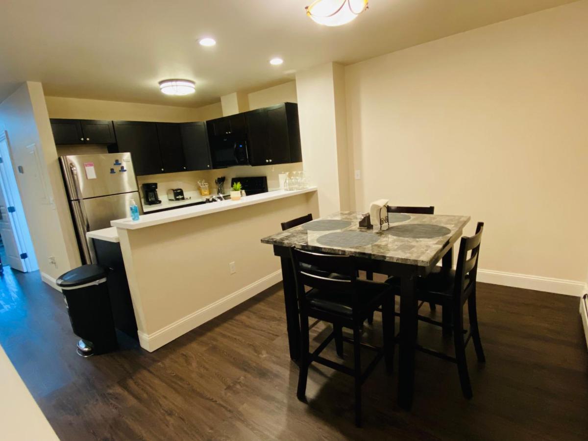 Beautiful 2 Bedroom 1 Bath Apartment With Private Garage Anchorage Extérieur photo