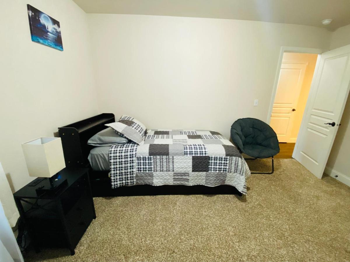 Beautiful 2 Bedroom 1 Bath Apartment With Private Garage Anchorage Extérieur photo