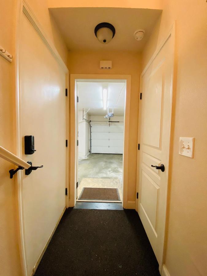 Beautiful 2 Bedroom 1 Bath Apartment With Private Garage Anchorage Extérieur photo