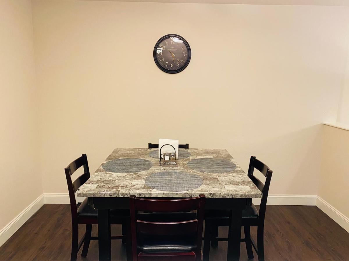 Beautiful 2 Bedroom 1 Bath Apartment With Private Garage Anchorage Extérieur photo